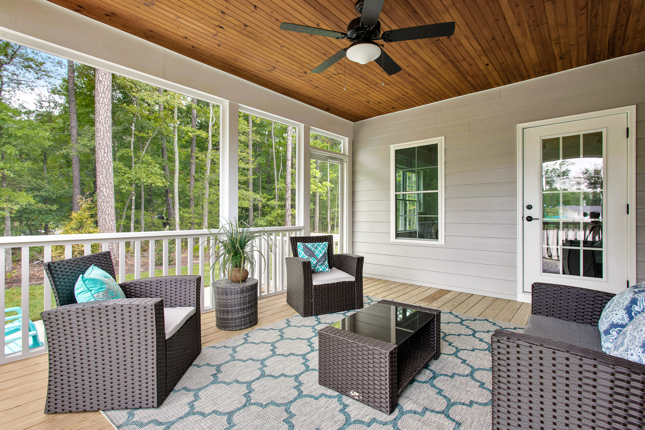 22-Screened Porch